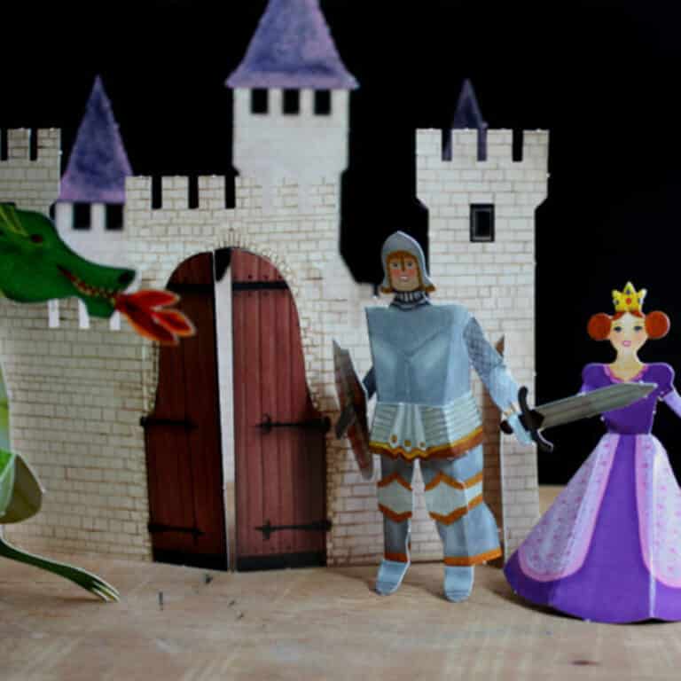 צעצועי נייר מורכבים מתוך ערכת ההרכבה הממלכה